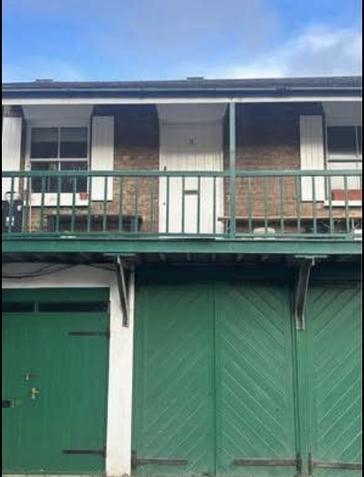 First floor unit in lovely Victorian mews