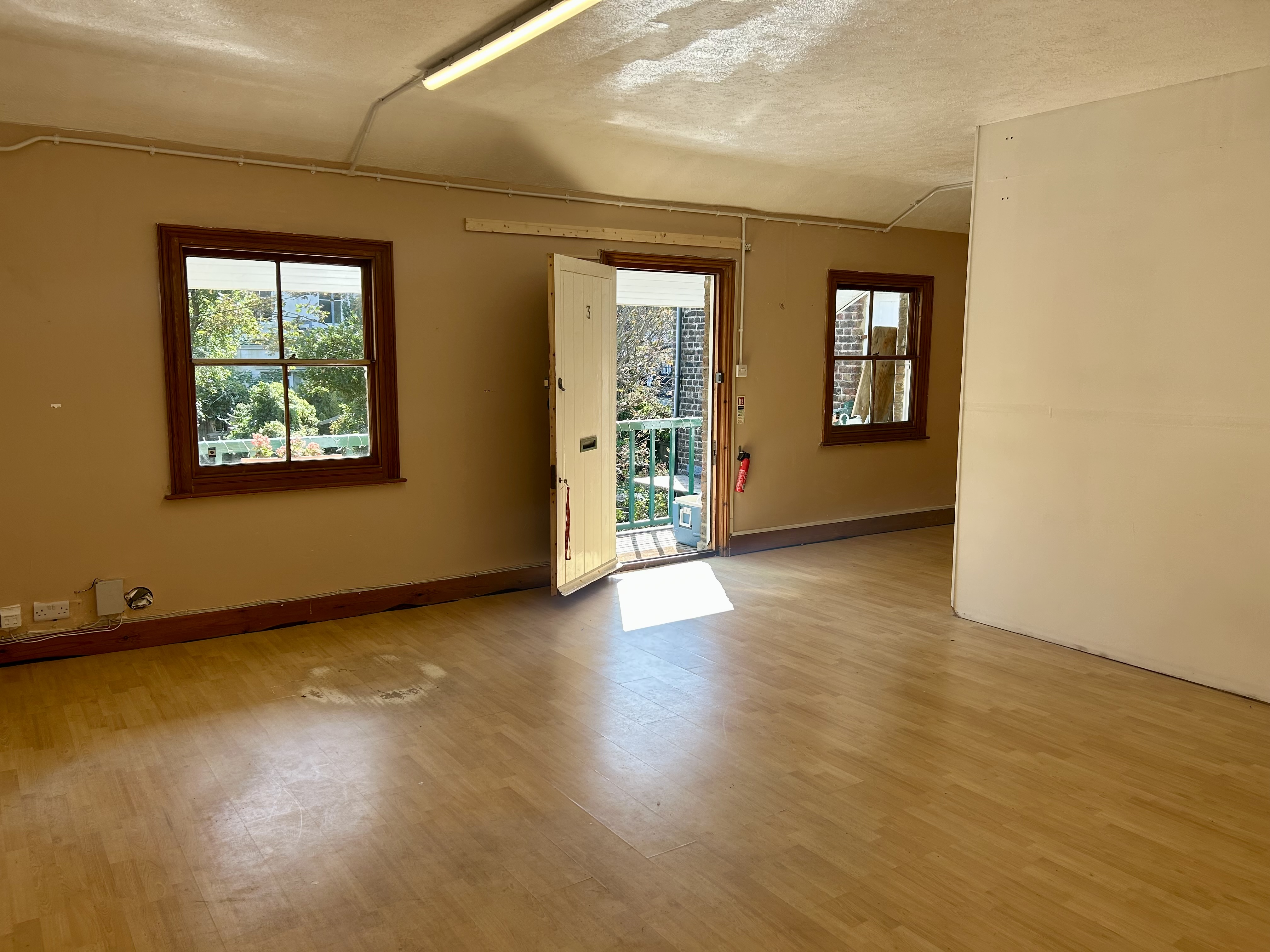 First floor unit in lovely Victorian mews