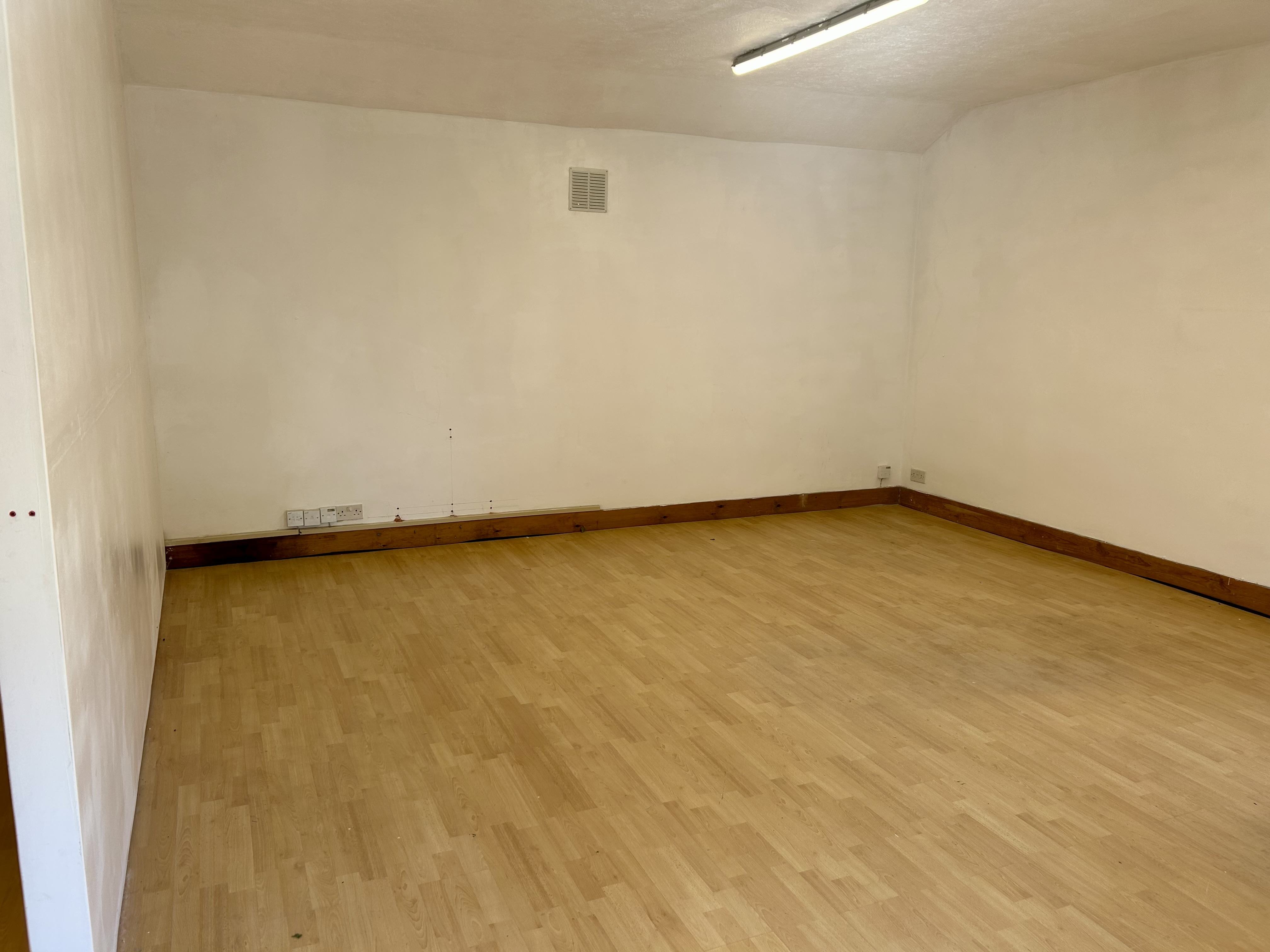 First floor unit in lovely Victorian mews