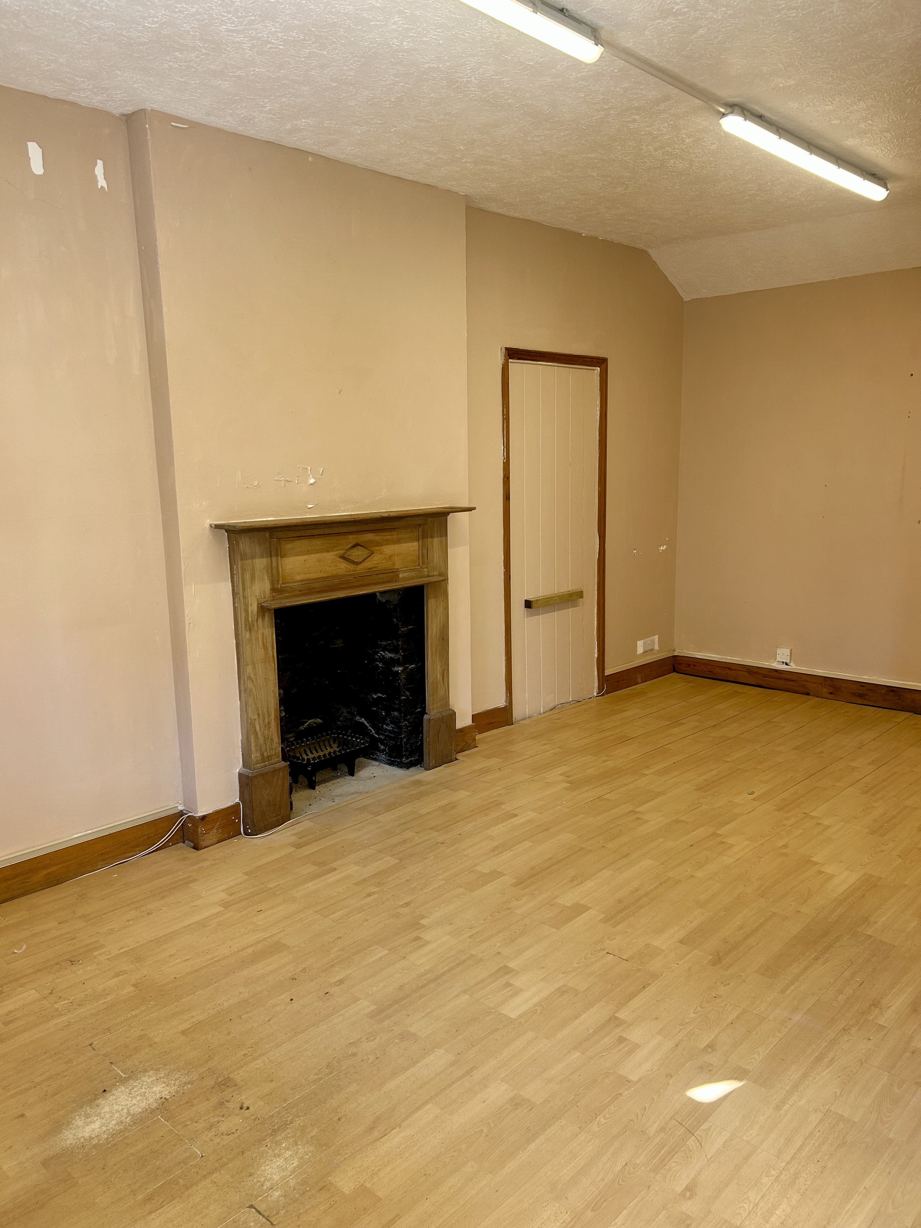 First floor unit in lovely Victorian mews
