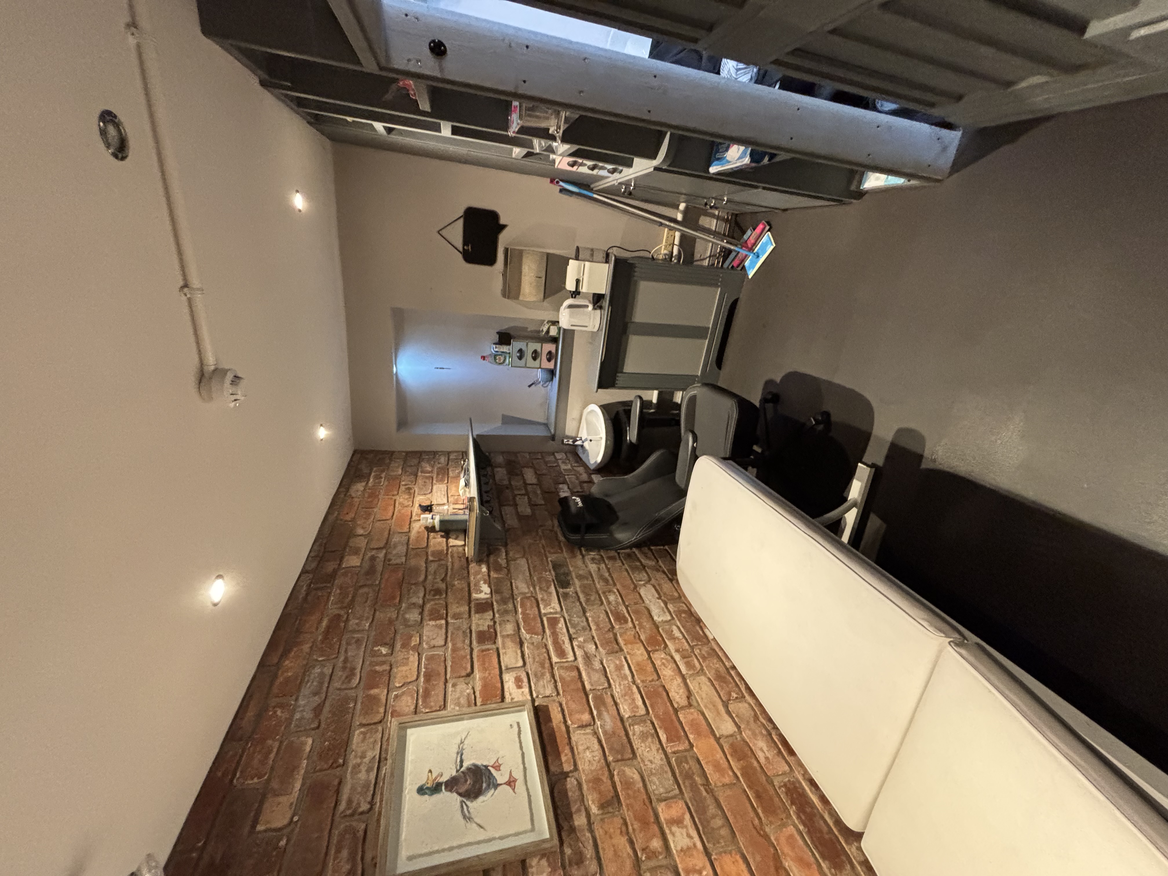 EVENING ROOM TO RENT